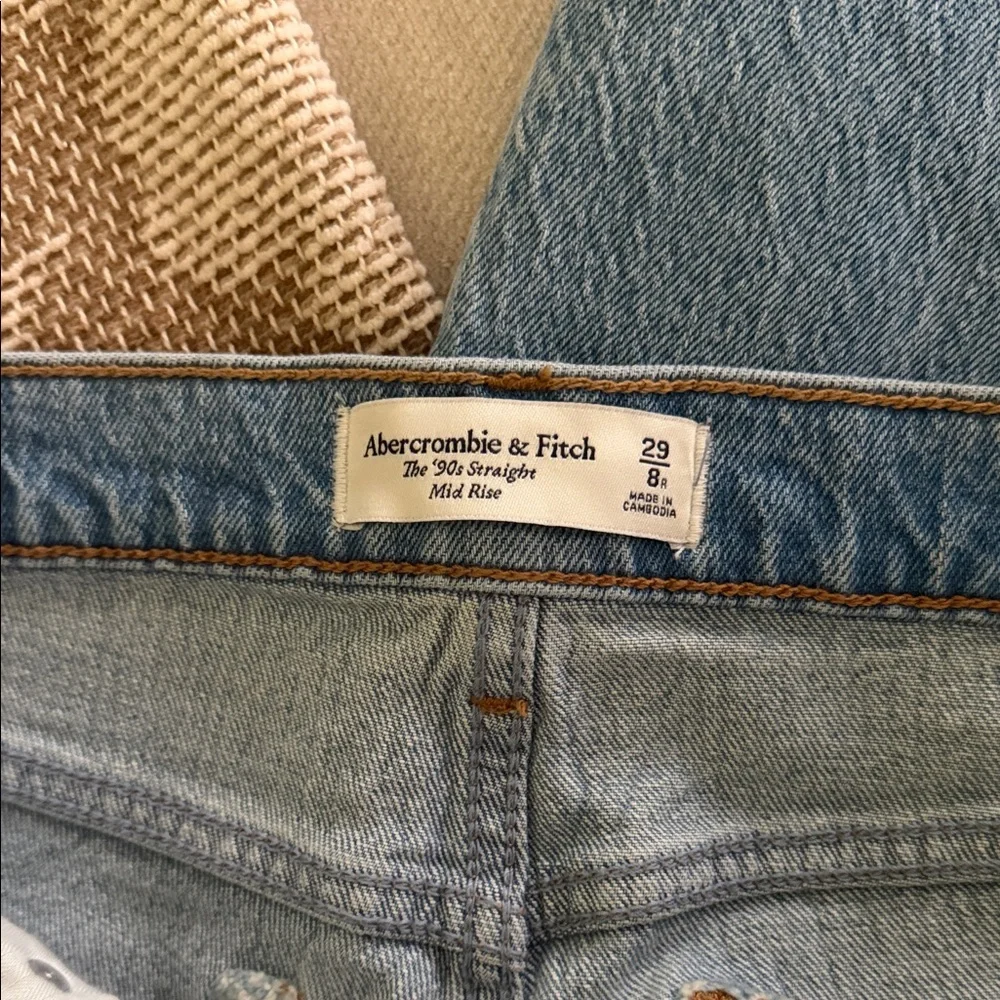 ABERCOMBIE & Fitch 90’s straight mid rise jeans - Picture 2 of 2